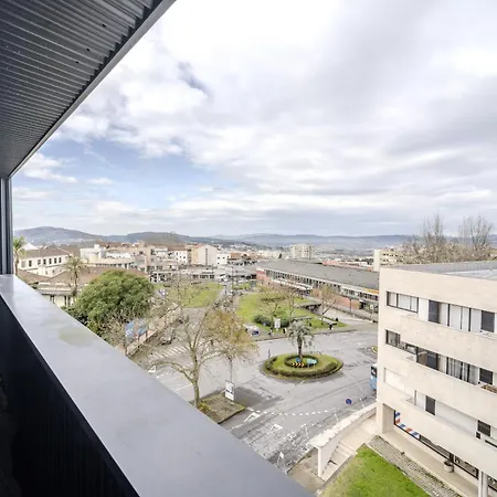 Flat By House And People * Μπράγκα