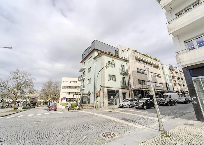 Flat By House And People Μπράγκα