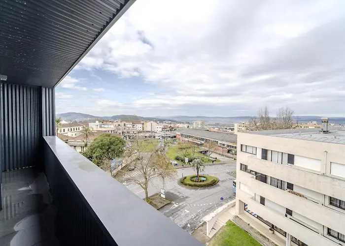 Flat By House And People * Μπράγκα